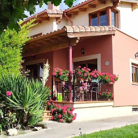 Cuarenta Y Ocho Luces Guest House บูร์โกส ภายนอก รูปภาพ