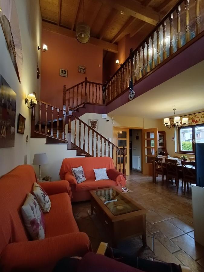 Cuarenta Y Ocho Luces Guest House บูร์โกส ภายนอก รูปภาพ
