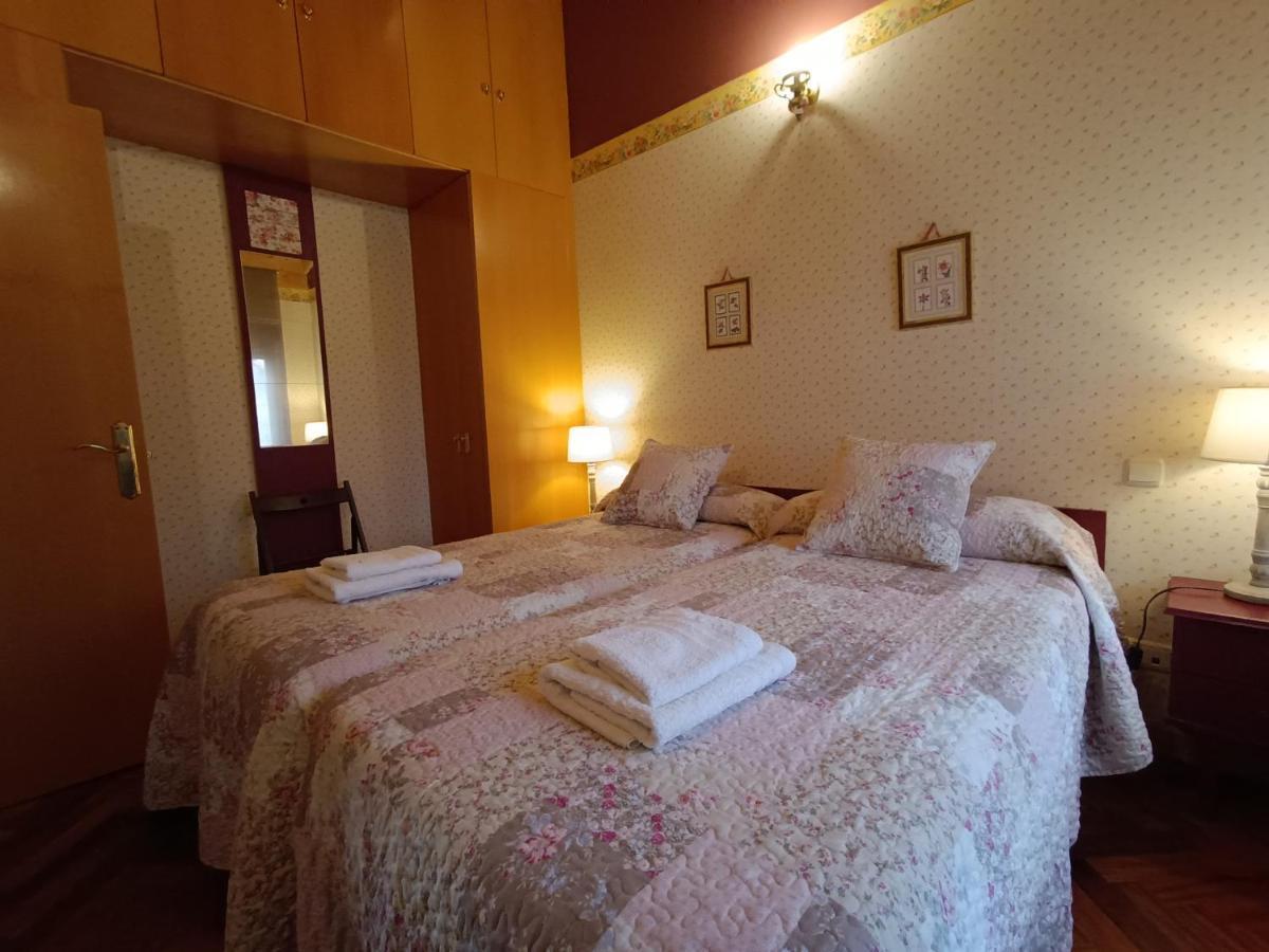 Cuarenta Y Ocho Luces Guest House บูร์โกส ภายนอก รูปภาพ