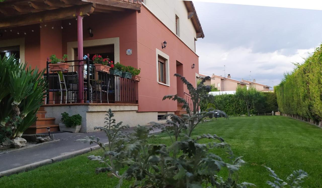 Cuarenta Y Ocho Luces Guest House บูร์โกส ภายนอก รูปภาพ